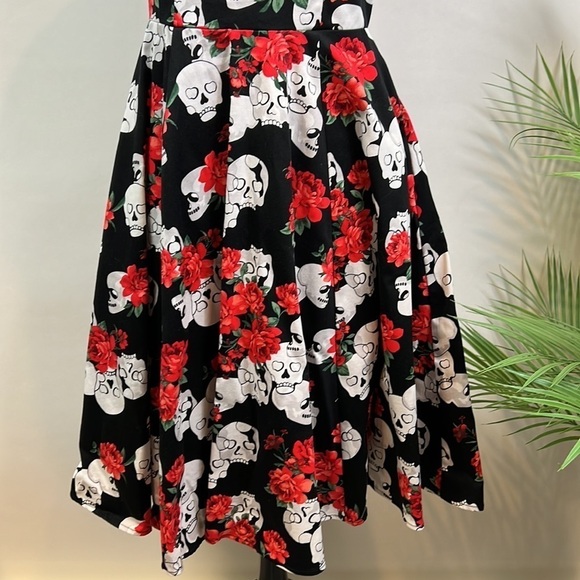 Eva Rose Fit & Flare Dress Red Roses Skulls Retro Rockabilly Punk Goth Small - Picture 3 of 10